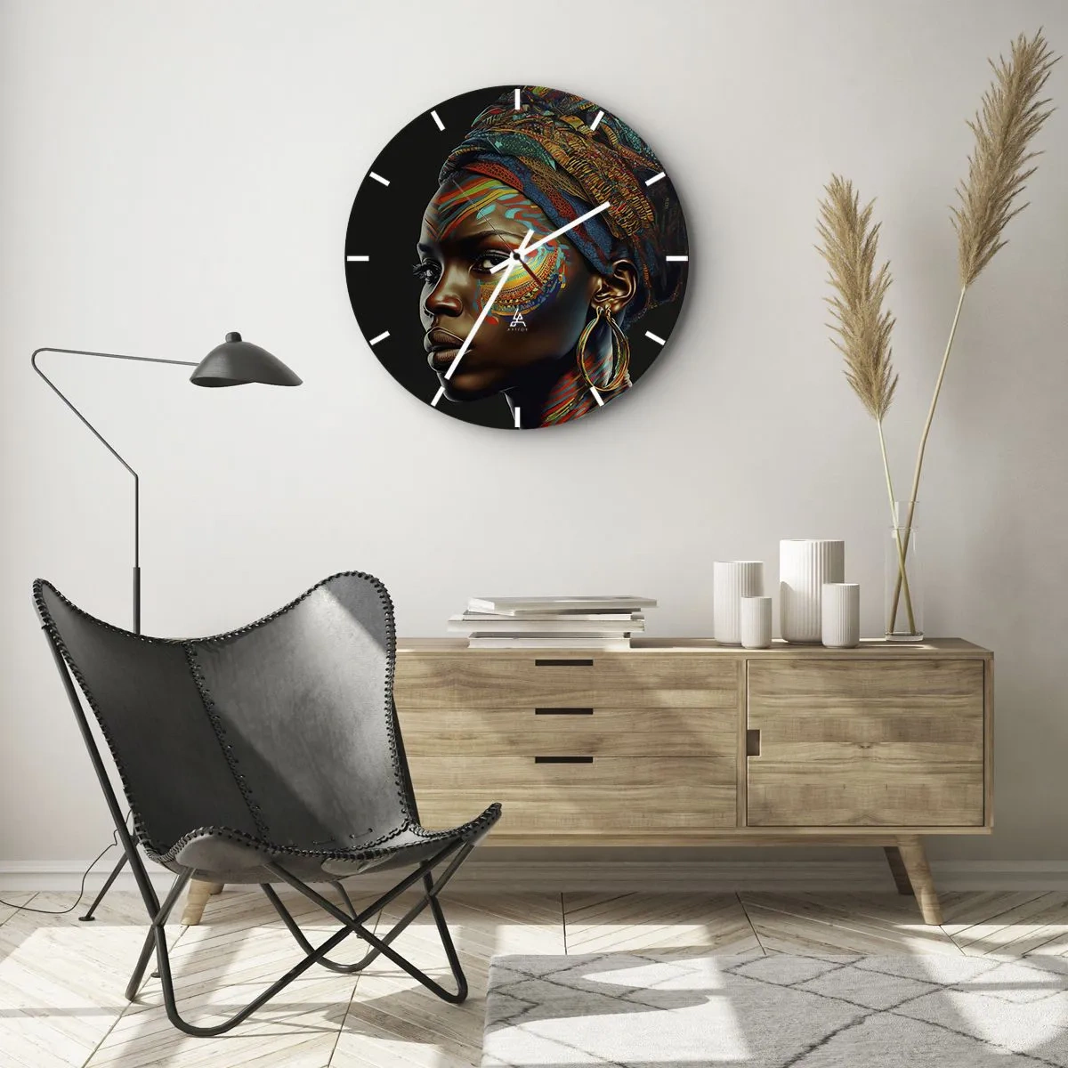 Nástěnné hodiny - Barevný portrét ženy v turbanu na černém pozadí - 30x30cm - Africká královna - Moderní nástěnná dekorace do obývacího pokoje, kuchyně a ložnice ARTTOR