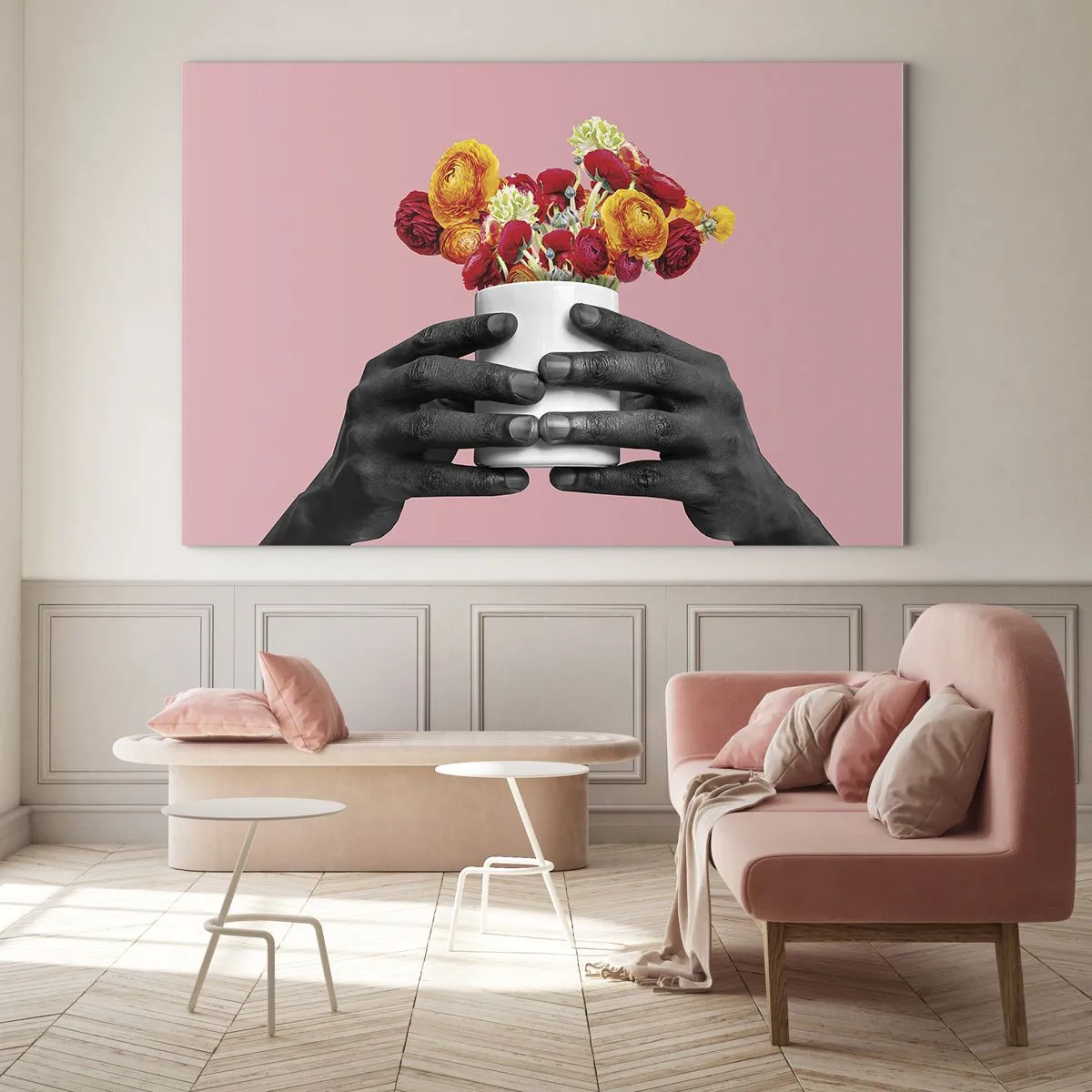 Obraz na skle - Černobílé ruce držící barevnou kytici květin - 70x50cm - Apoteóza života - Moderní nástěnná dekorace do obývacího pokoje a ložnice ARTTOR