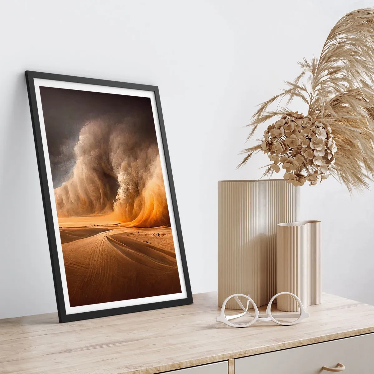 Plakát v černém rámu - Obrovská písečná bouře v poušti - 50x70cm - Hněv pouště - Moderní nástěnná dekorace do obývacího pokoje a ložnice ARTTOR
