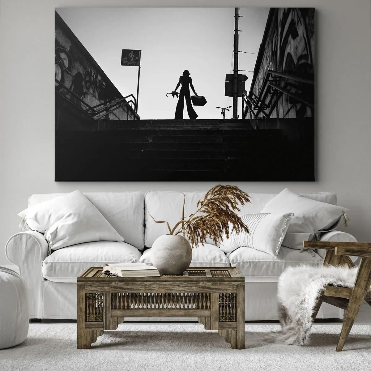 Obraz na plátně - Ženská postava na schodech v černé a bílé s dynamickou atmosférou - 70x50cm - Městská cesta - Moderní nástěnná dekorace do obývacího pokoje a ložnice ARTTOR
