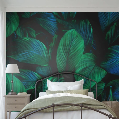 Fototapeta Standard Eco - Svěží zelené listy v husté tropické kompozici - 100x70cm - V zeleném davu - Moderní nástěnná dekorace do obývacího pokoje a ložnice ARTTOR