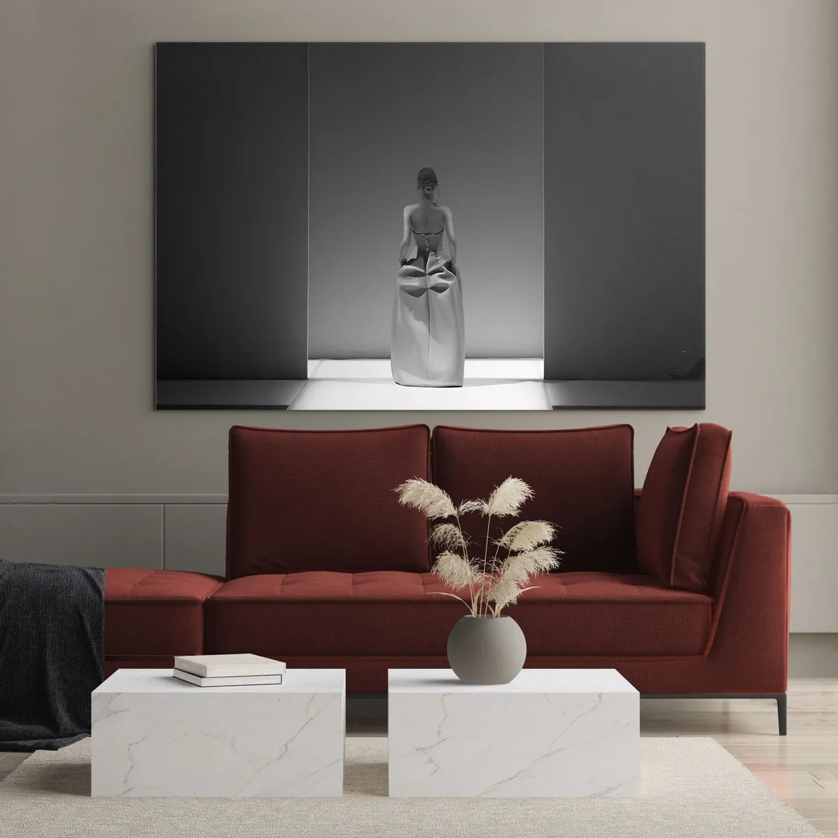 Obraz na skle - Černobílá fotografie ženy v šatech na světlém pozadí. - 70x50cm - Rafinovaná jednoduchost - Moderní nástěnná dekorace do obývacího pokoje a ložnice ARTTOR