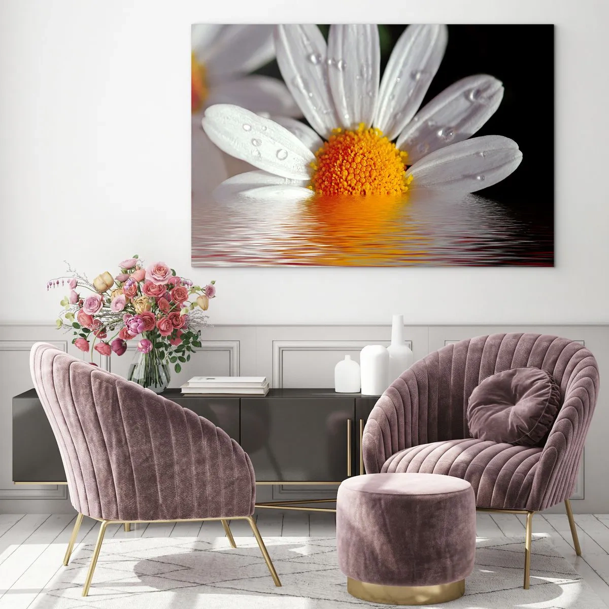 Obraz na skle - Sedmikráska s kapkami vody odrážejícími se ve vodě - 70x50cm - Vycházející slunce sedmikrásky - Moderní nástěnná dekorace do obývacího pokoje a ložnice ARTTOR