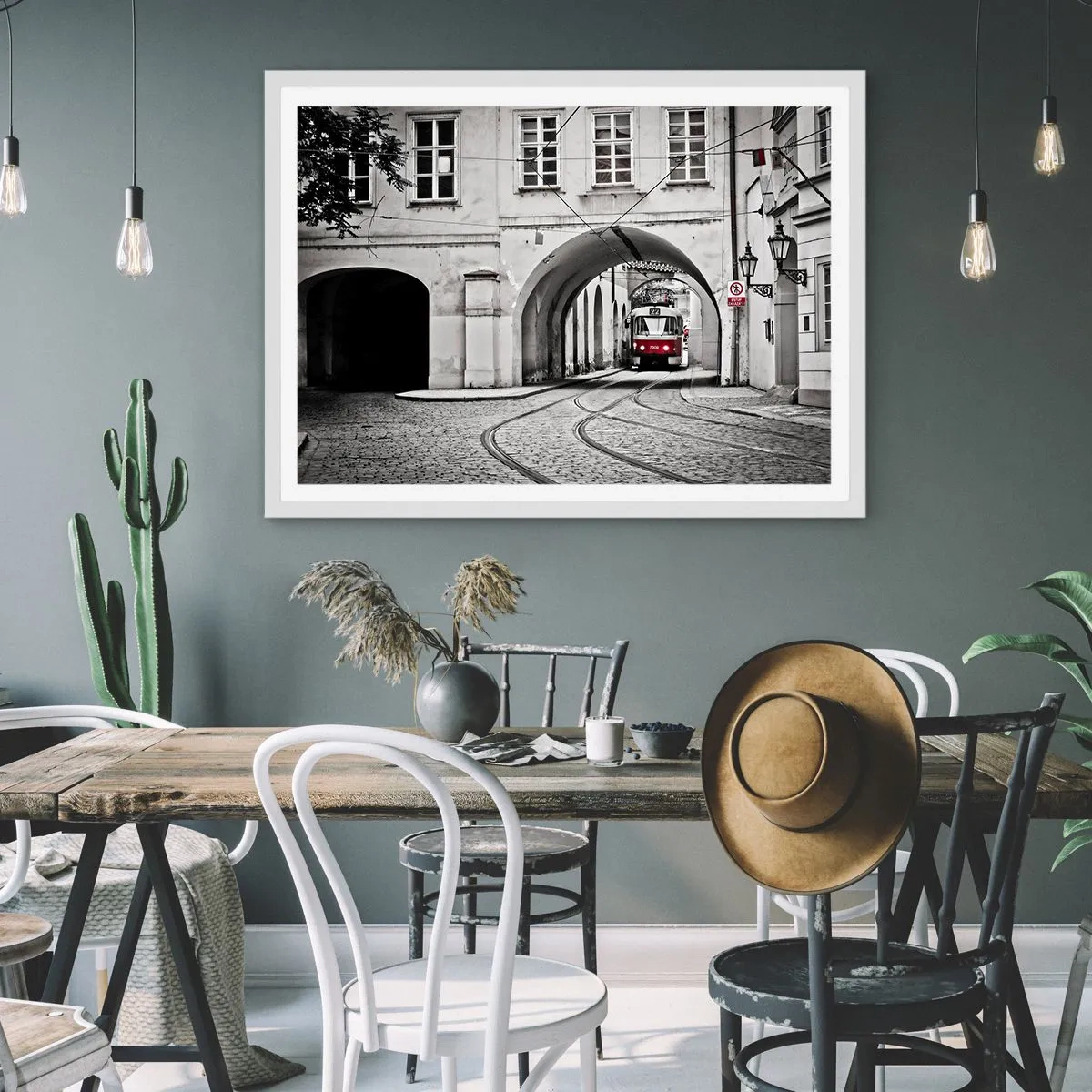 Plakát v bílém rámu - Městským labyrintem - 70x50 cm