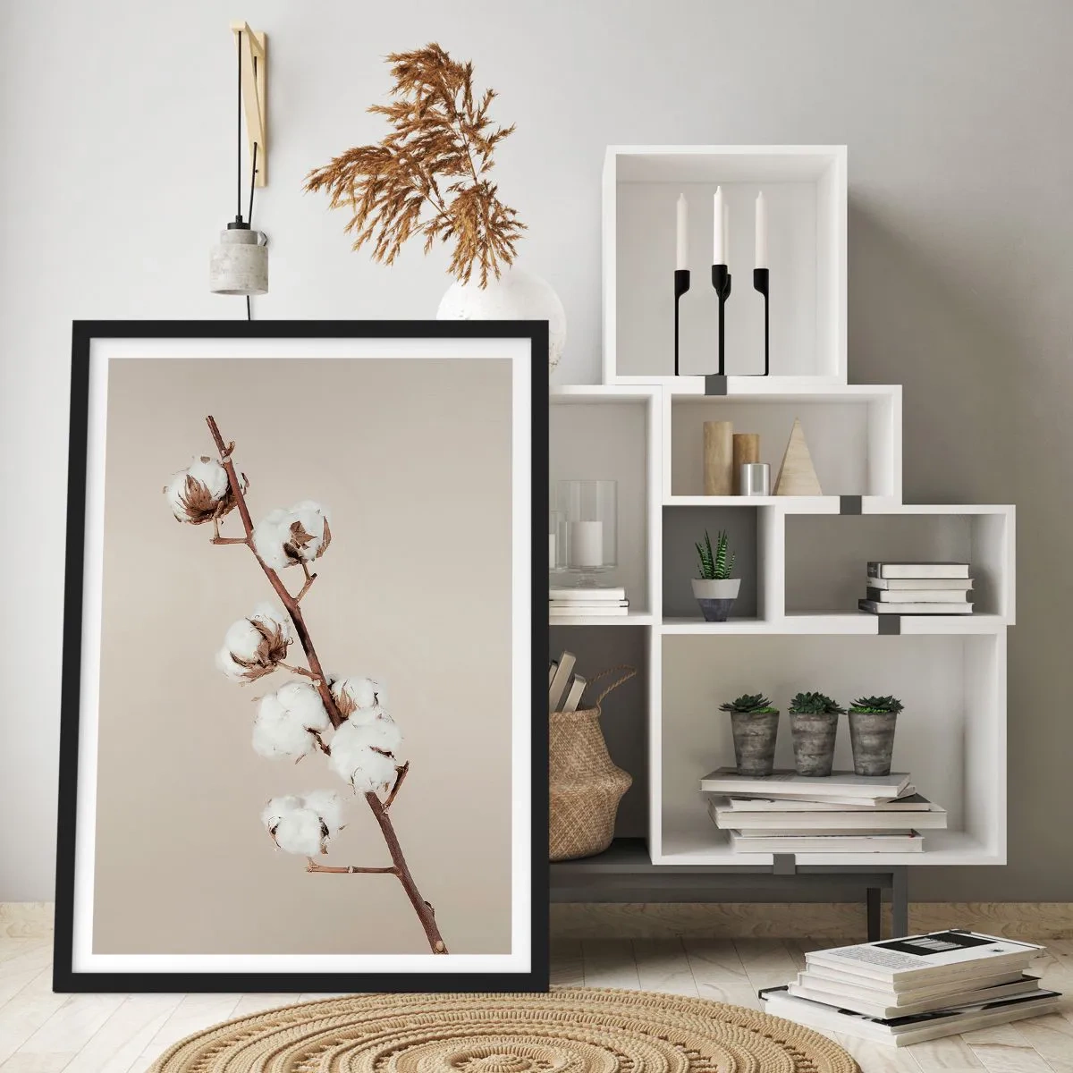 Plakát v černém rámu - Větvička bavlny na béžovém pozadí, v minimalistickém stylu - 50x70cm - U zdroje měkkosti - Moderní nástěnná dekorace do obývacího pokoje a ložnice ARTTOR