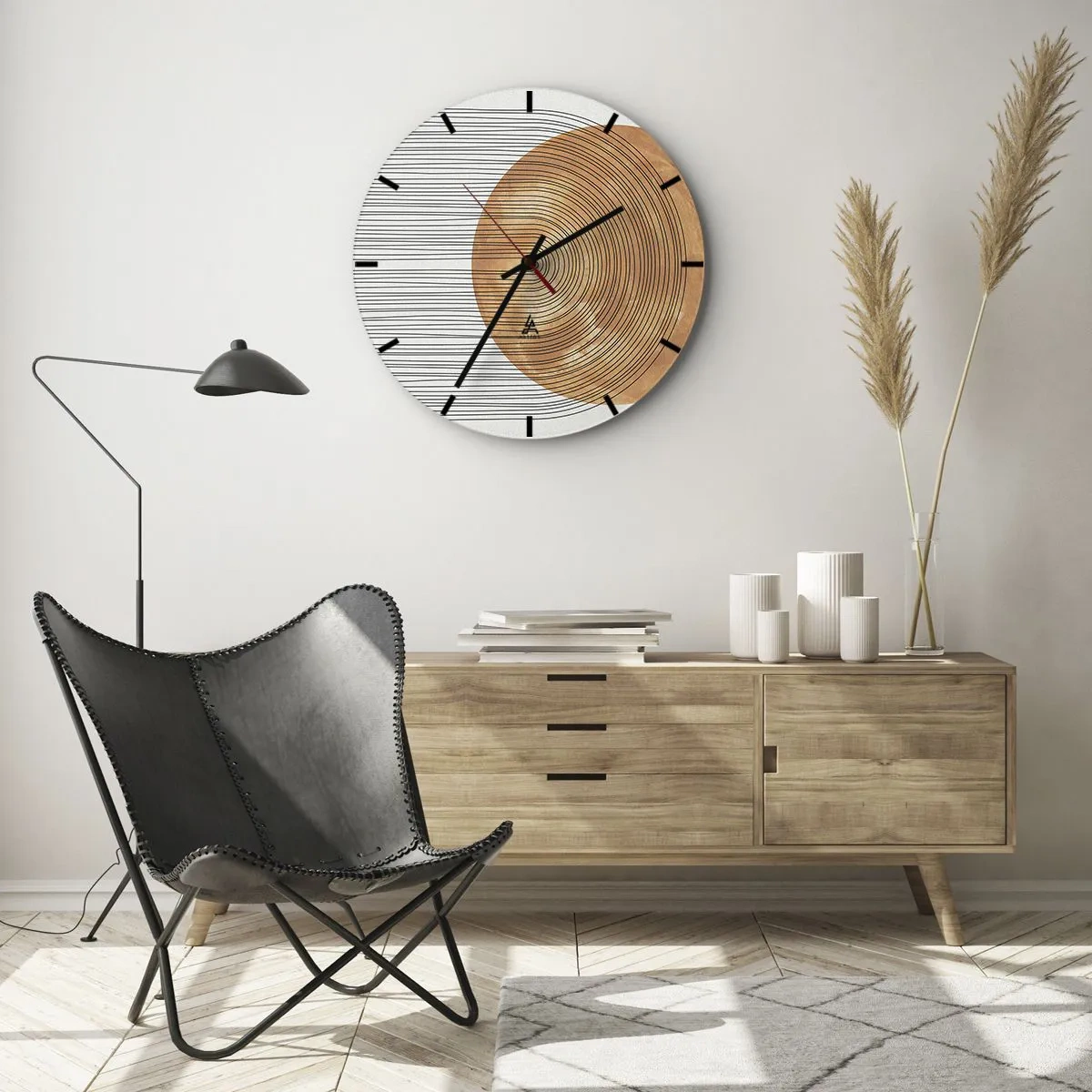 Nástěnné hodiny - Dřevo a linie na světlém pozadí v geometrické harmonii - 30x30cm - Slunečná kompozice - Moderní nástěnná dekorace do obývacího pokoje, kuchyně a ložnice ARTTOR