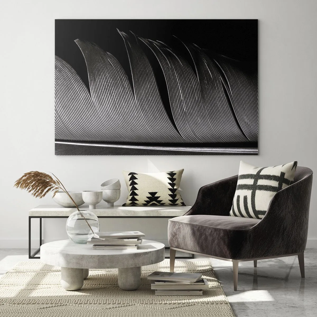 Obraz na skle - Černobílý detailní záběr na peří zobrazený proti kontrastnímu světlu. - 70x50cm - Peří – nádherná konstrukce - Moderní nástěnná dekorace do obývacího pokoje a ložnice ARTTOR