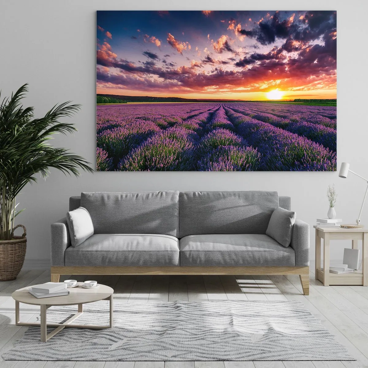 Obraz na skle - Levandulové pole při západu slunce s barevnou oblohou a mraky - 70x50cm - Levandulový svět - Moderní nástěnná dekorace do obývacího pokoje a ložnice ARTTOR