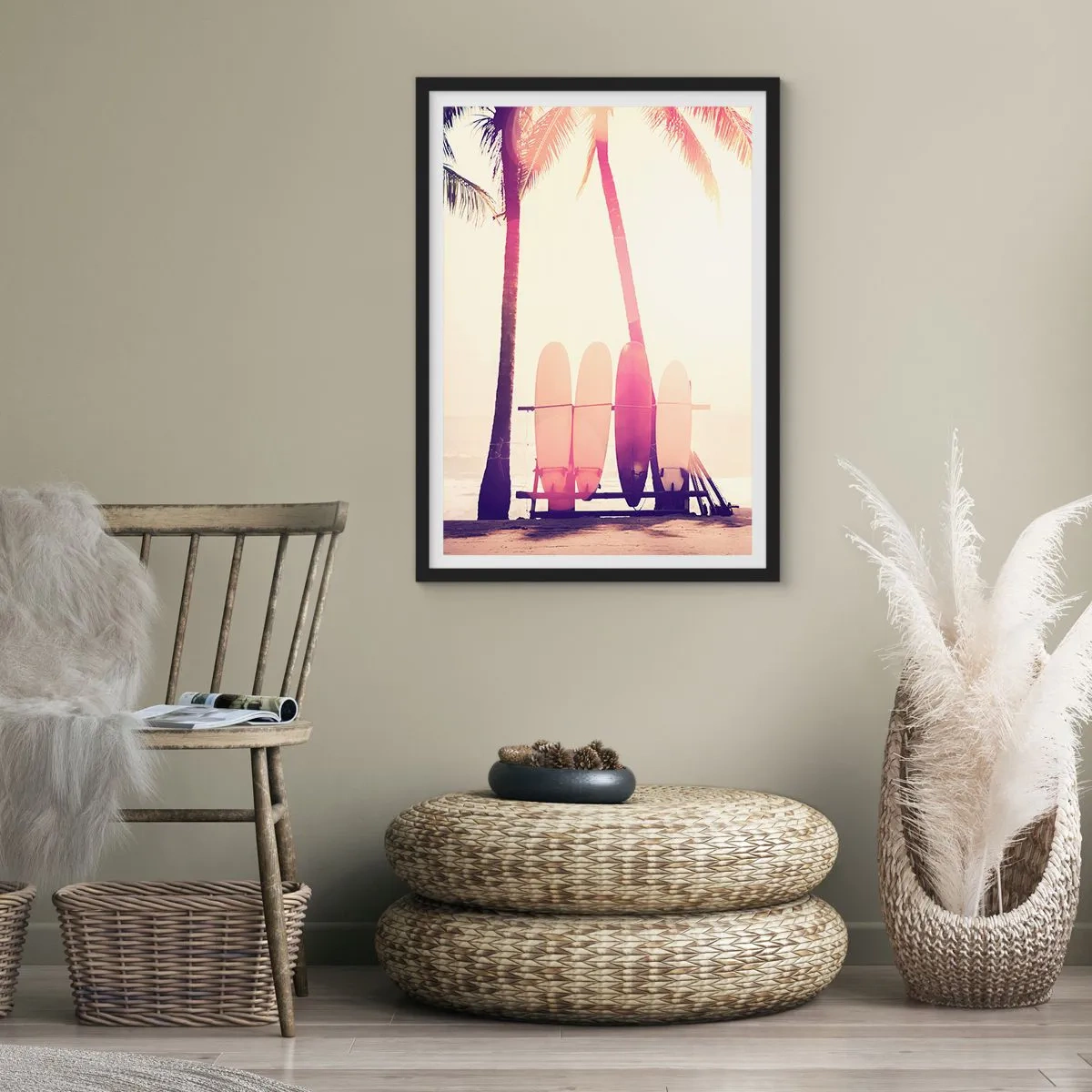 Plakát v černém rámu - Surfovací prkna seřazená pod palmami na pláži - 50x70cm - Bude to skvělý den - Moderní nástěnná dekorace do obývacího pokoje a ložnice ARTTOR