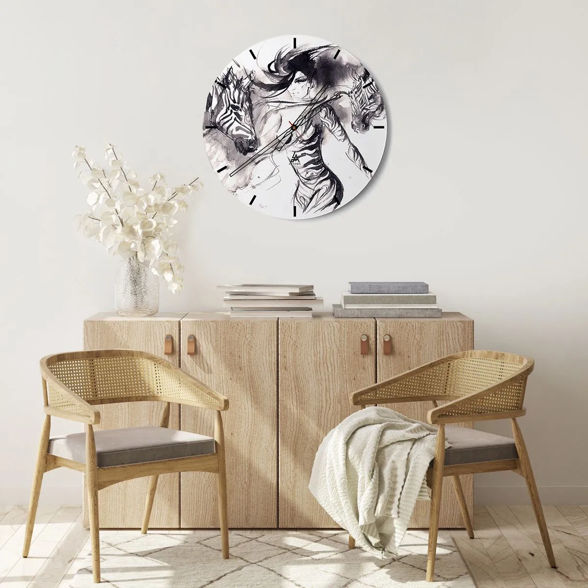 Nástěnné hodiny - Žena v umělecké formě tančící se dvěma shromážděnými lidmi - 30x30cm - Tančící se zebrami - Moderní nástěnná dekorace do obývacího pokoje, kuchyně a ložnice ARTTOR