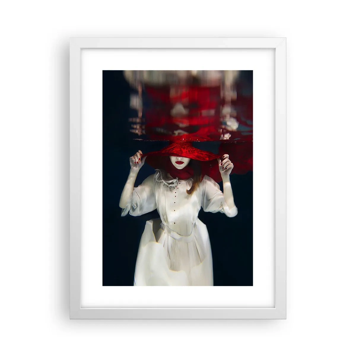 Plakát v bílém rámu - Divoženka - 30x40 cm