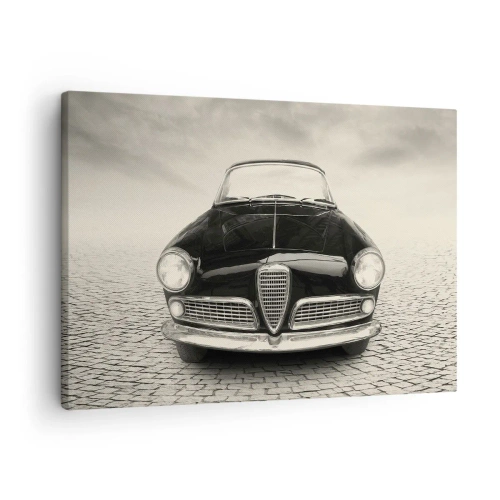 Obraz na plátně - Klasické auto na dlážděném náměstí v monochromatickém stylu - 70x50cm - Jak mě nemilovat? - Moderní nástěnná dekorace do obývacího pokoje a ložnice ARTTOR