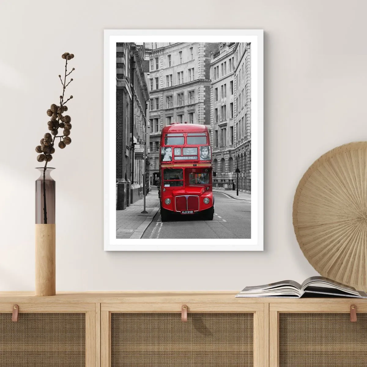 Plakát v bílém rámu - Všednost nemusí být šedá - 70x100 cm