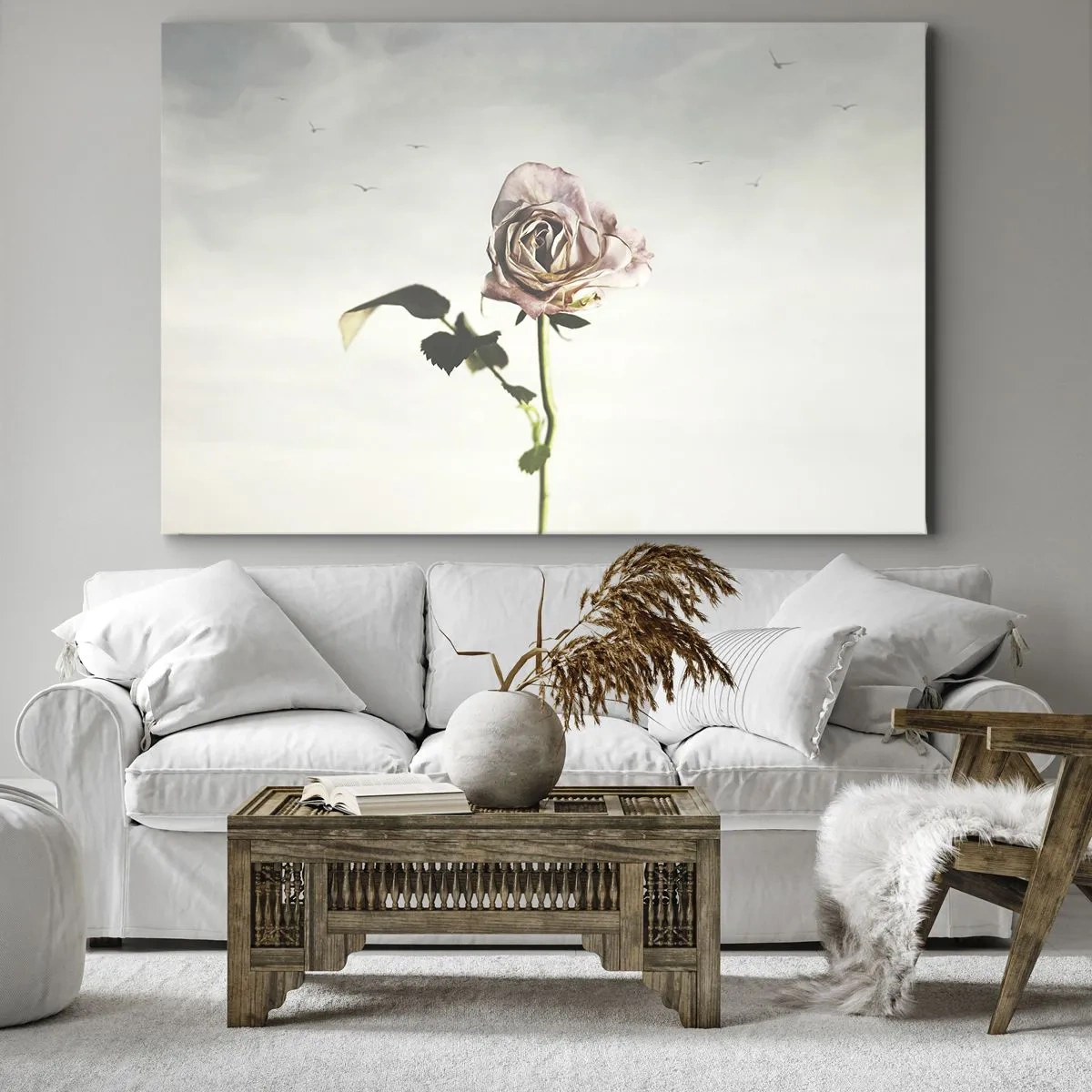 Obraz na plátně - Jemná růže proti jasné obloze s letícími ptáky - 70x50cm - Vítání jara - Moderní nástěnná dekorace do obývacího pokoje a ložnice ARTTOR