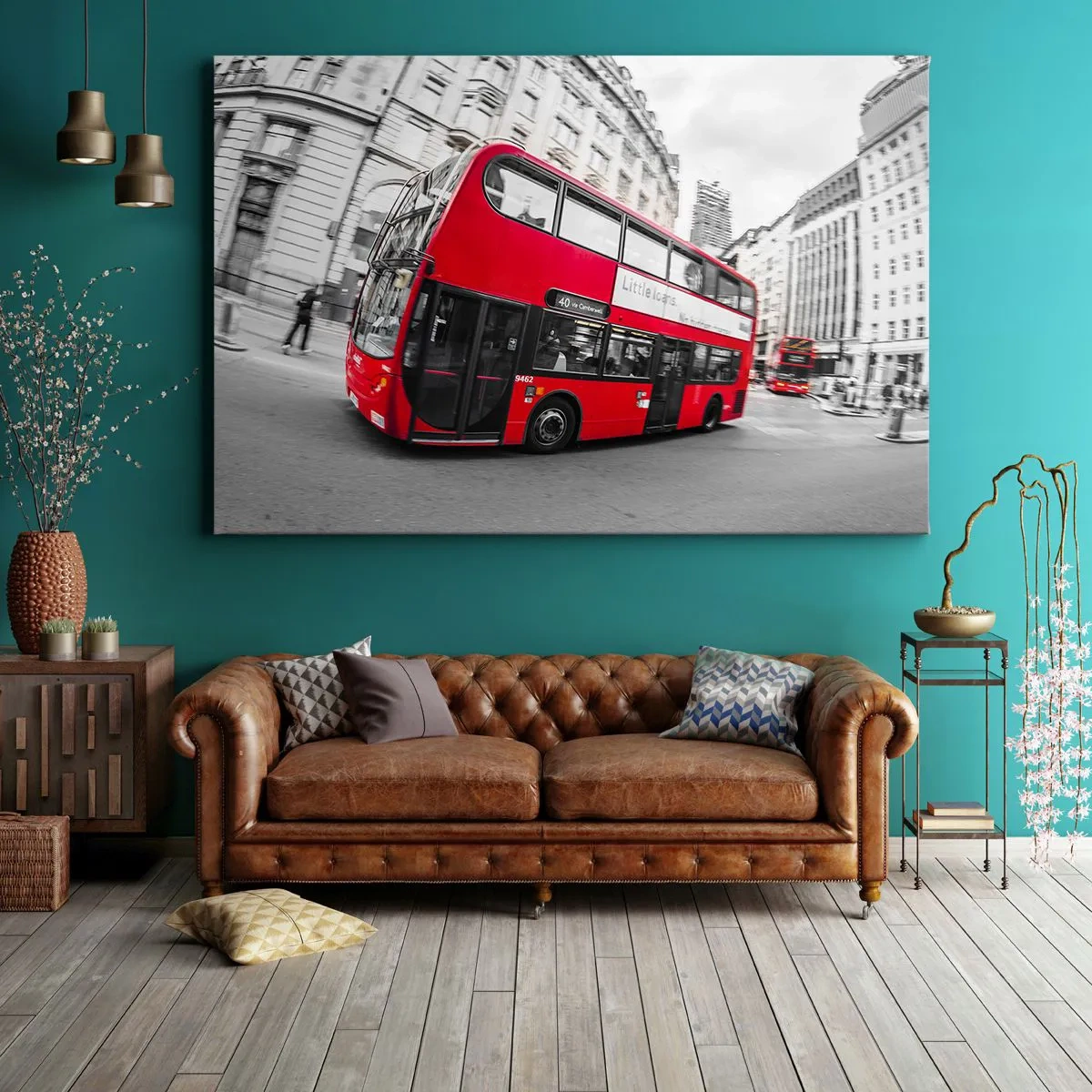 Obraz na plátně - Červený londýnský autobus proti černobílé ulici - 70x50cm - Londýn tradičně - by bus - Moderní nástěnná dekorace do obývacího pokoje a ložnice ARTTOR