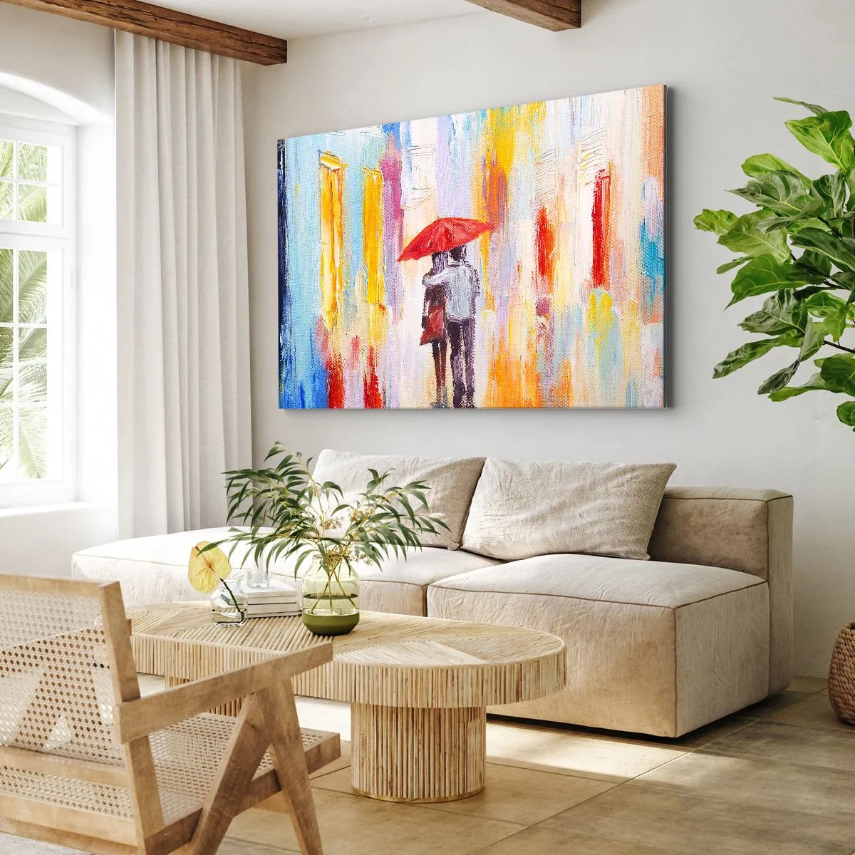 Obraz na plátně - Pár pod červeným deštníkem s barevnými budovami v pozadí. - 70x50cm - Ať prší dál - Moderní nástěnná dekorace do obývacího pokoje a ložnice ARTTOR