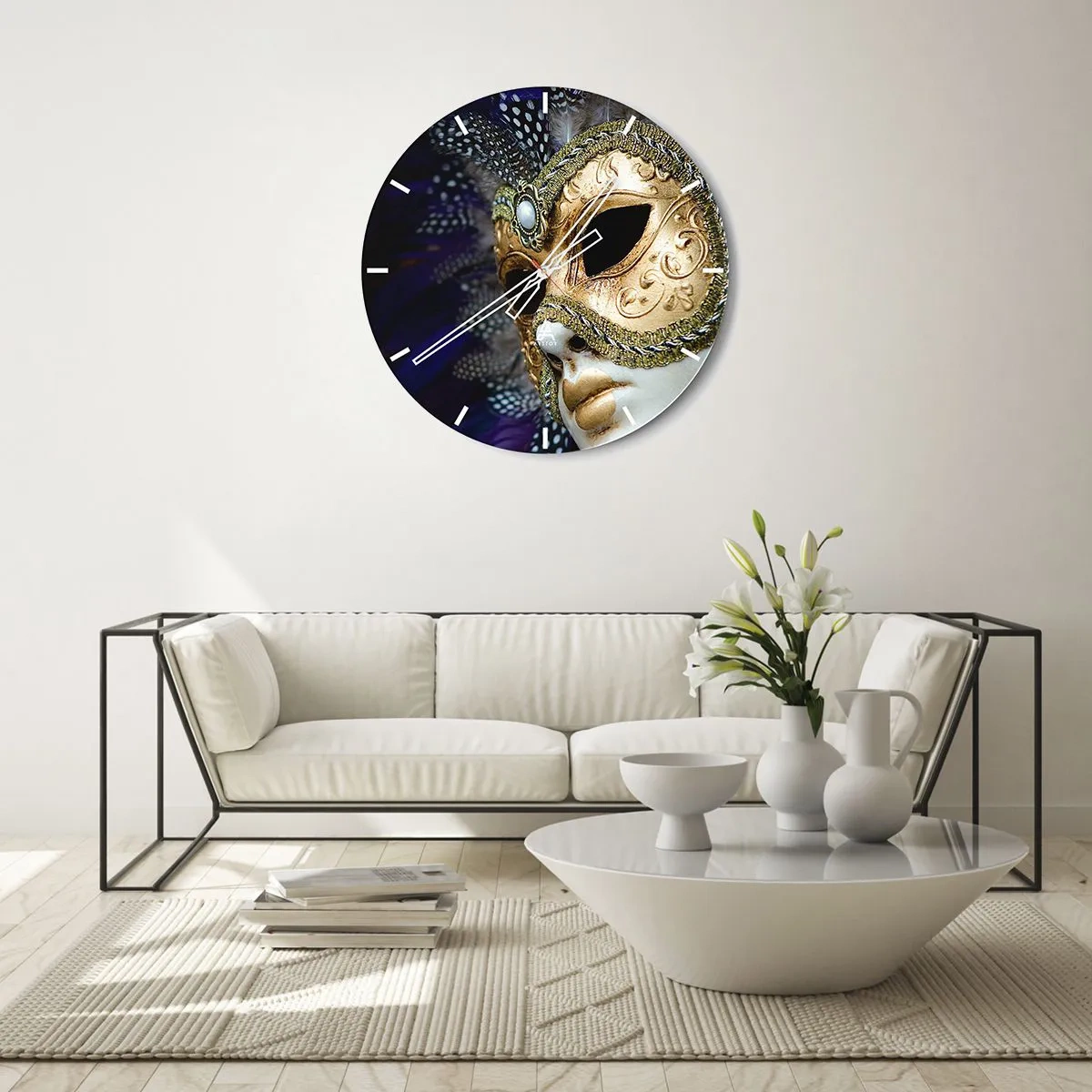 Nástěnné hodiny - Zlatá benátská maska s peřím - 30x30cm - Benátský portrét ve zlatě - Moderní nástěnná dekorace do obývacího pokoje, kuchyně a ložnice ARTTOR