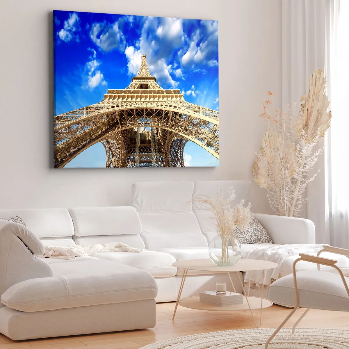 Obraz na plátně - Eiffelova věž zdola proti modré obloze - 70x50cm - Dosáhnout na oblohu a mraky - Moderní nástěnná dekorace do obývacího pokoje a ložnice ARTTOR