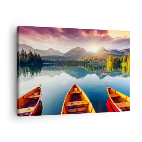 Obraz na plátně - Tři dřevěné lodě na pozadí horského jezera při západu slunce - 70x50cm - Nic proti přírodě - Moderní nástěnná dekorace do obývacího pokoje a ložnice ARTTOR