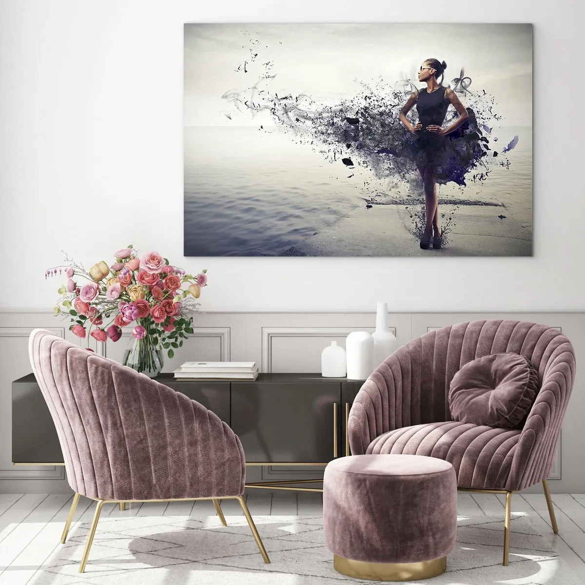 Obraz na skle - Žena v rozmazaných šatech na pozadí klidné vody - 70x50cm - Africká Venuše - Moderní nástěnná dekorace do obývacího pokoje a ložnice ARTTOR