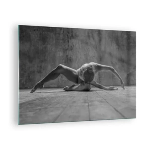 Obraz na skle - Tanečnice v póze na podlaze - 70x50cm - Nalezená symetrie - Moderní nástěnná dekorace do obývacího pokoje a ložnice ARTTOR