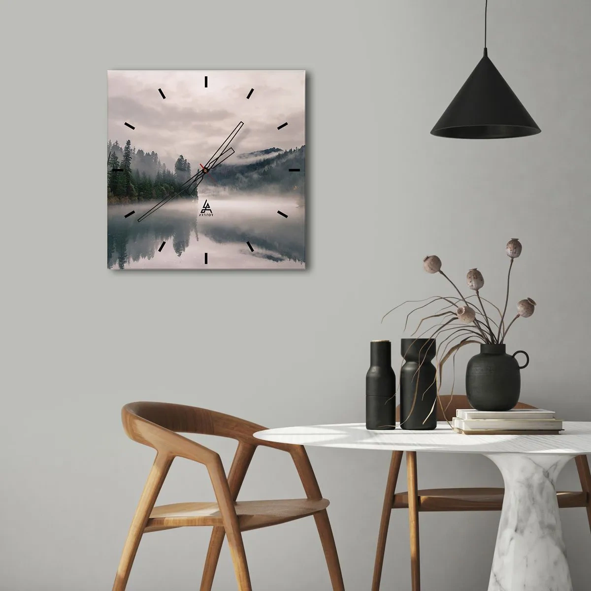 Nástěnné hodiny - V zamyšlení, v mlze - 30x30 cm