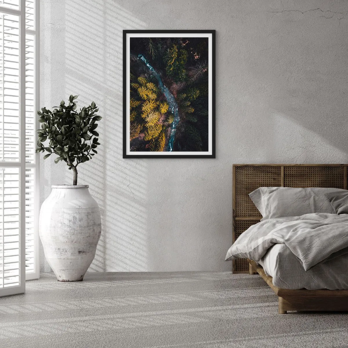 Plakát v černém rámu - Pohled na lesní potok z ptačí perspektivy - 50x70cm - Rychle, stále rychleji - Moderní nástěnná dekorace do obývacího pokoje a ložnice ARTTOR