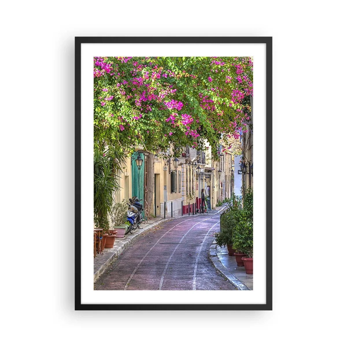 Plakát v černém rámu - Barevná ulice s rozkvetlými květinami a klasickou architekturou - 50x70cm - Kvetoucí zákoutí - Moderní nástěnná dekorace do obývacího pokoje a ložnice ARTTOR