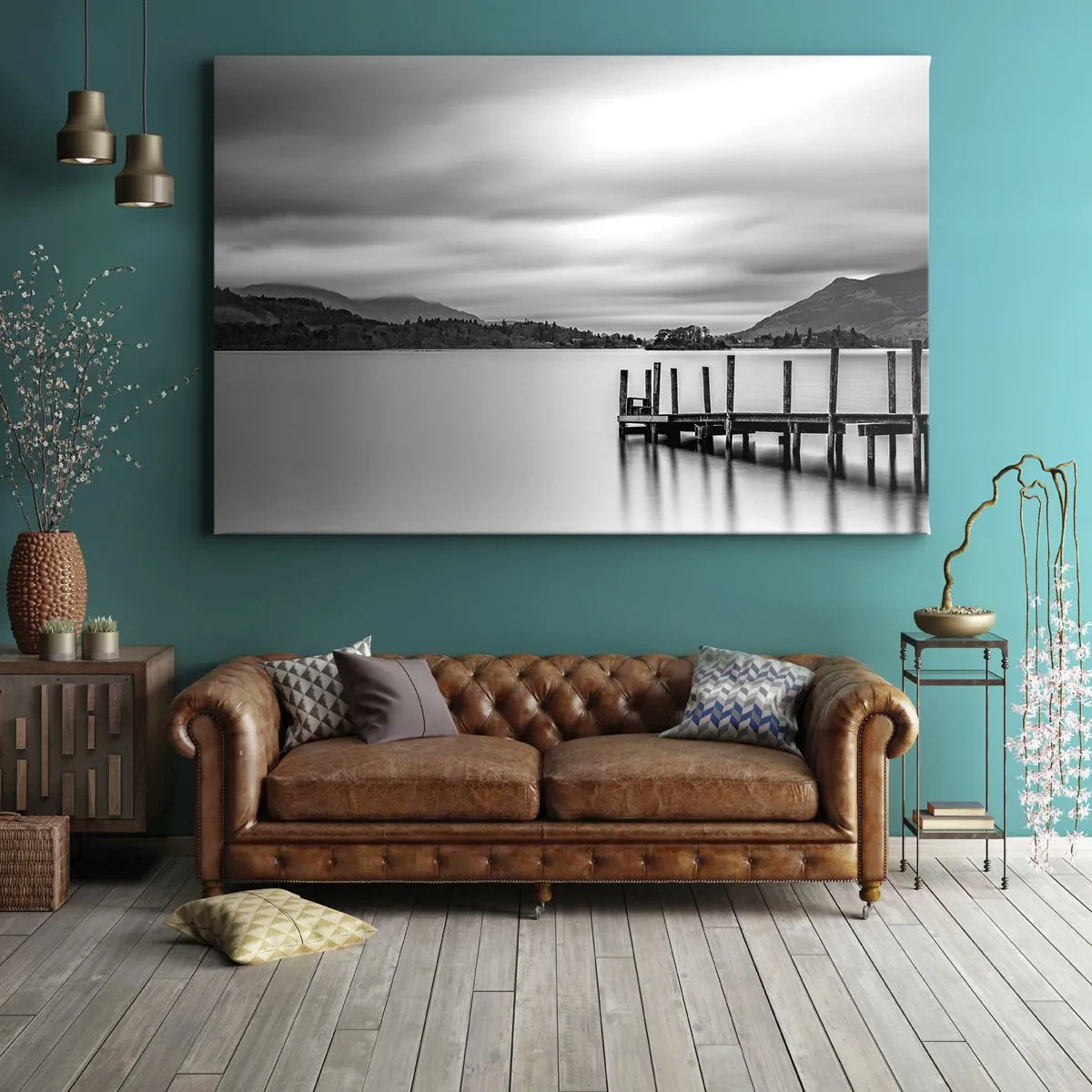 Obraz na plátně - Černobílá krajina s molem nad jezerem - 70x50cm - Jemnost a síla - Moderní nástěnná dekorace do obývacího pokoje a ložnice ARTTOR