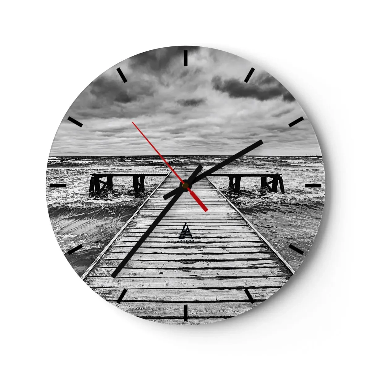 Nástěnné hodiny - Dřevěné molo vedoucí do rozbouřeného moře pod zataženou oblohou - 30x30cm - Čekám na vítr, co rozfouká… - Moderní nástěnná dekorace do obývacího pokoje, kuchyně a ložnice ARTTOR