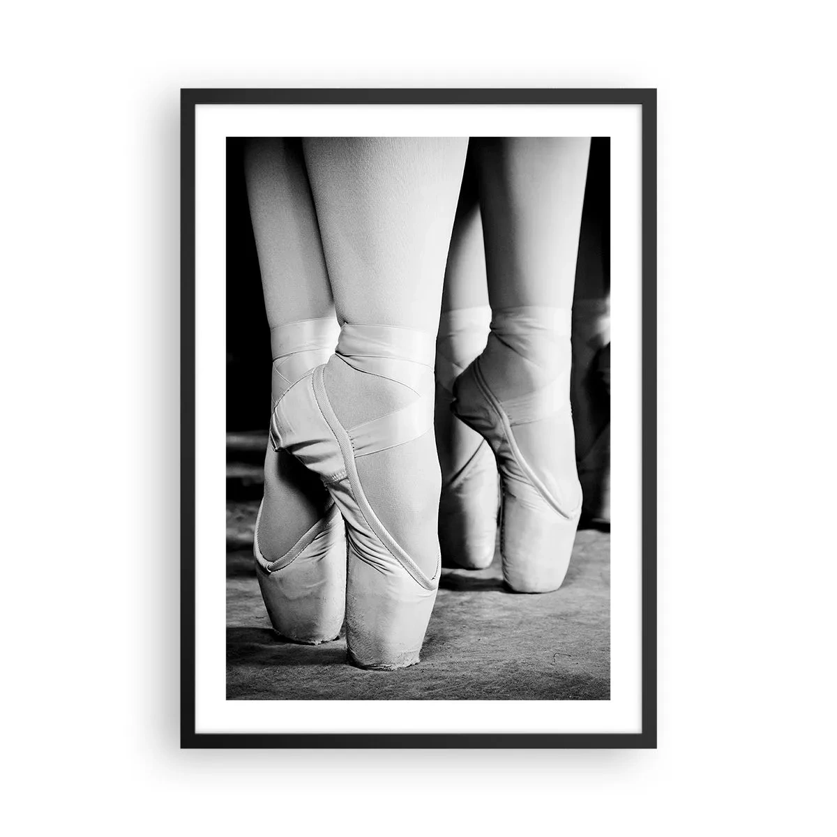 Plakát v černém rámu - Černobílý plakát s vyobrazením baletních špičkových bot. - 50x70cm - Společně, lehce - Moderní nástěnná dekorace do obývacího pokoje a ložnice ARTTOR