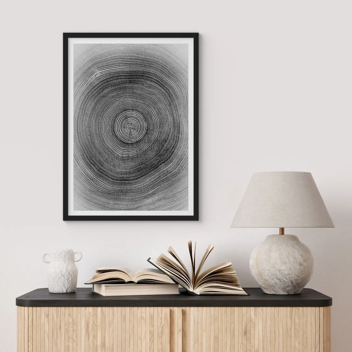 Plakát v černém rámu - Černobílá grafika znázorňující průřez kmenem stromu - 50x70cm - Znamení doby - Moderní nástěnná dekorace do obývacího pokoje a ložnice ARTTOR