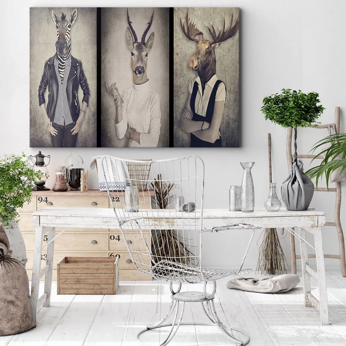 Obraz na plátně - Triptych se zvířecími postavami v lidském oděvu na uměleckém pozadí - 70x50cm - Ať promluví gesta - Moderní nástěnná dekorace do obývacího pokoje a ložnice ARTTOR