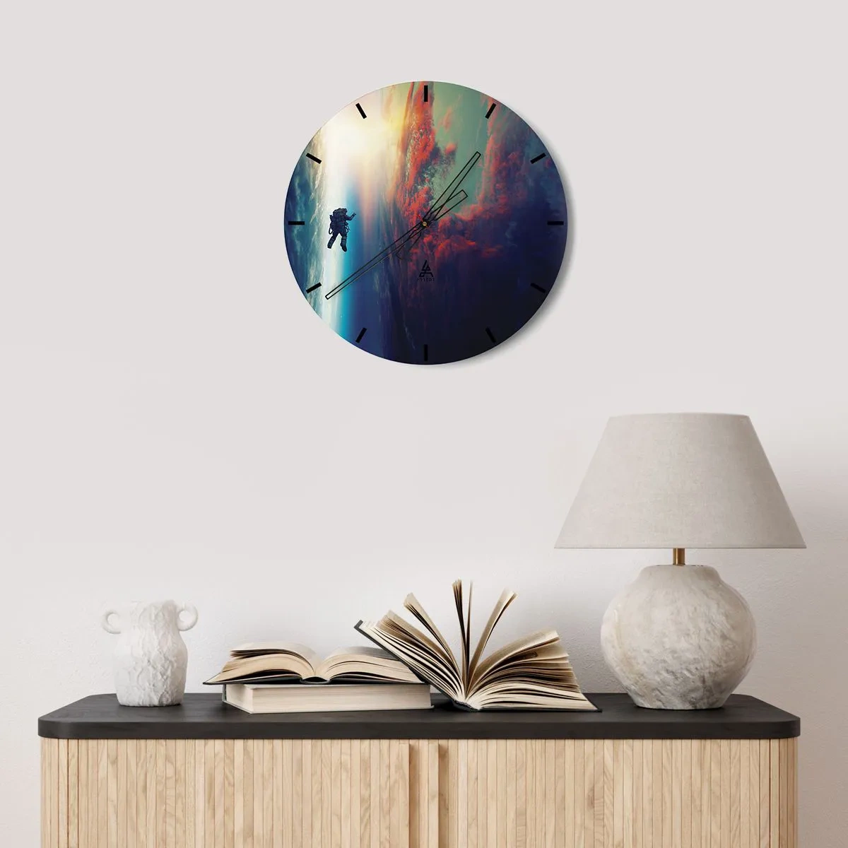 Nástěnné hodiny - Malířská kompozice červených oděrek a struktur na bílém pozadí - 30x30cm - Tváří v tvář vesmíru - Moderní nástěnná dekorace do obývacího pokoje, kuchyně a ložnice ARTTOR