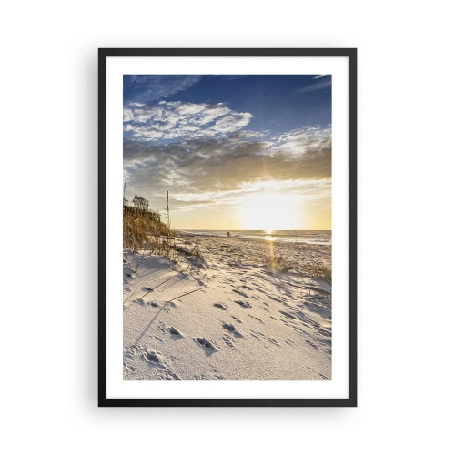 Plakát v černém rámu - Písečná pláž ozářená zapadajícím sluncem - 50x70cm - Pozvánka na procházku - Moderní nástěnná dekorace do obývacího pokoje a ložnice ARTTOR