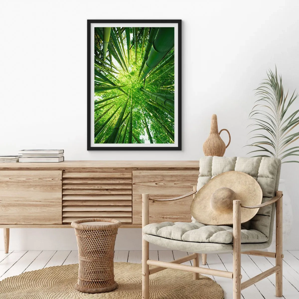 Plakát v černém rámu - Pohled do hustého bambusového lesa - 50x70cm - V bambusovém háji - Moderní nástěnná dekorace do obývacího pokoje a ložnice ARTTOR