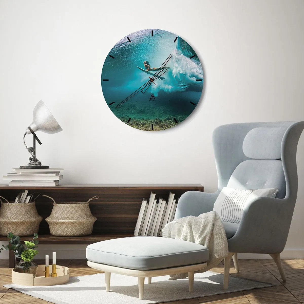Nástěnné hodiny - Surfař na vlně v křišťálově čisté vodě - 30x30cm - Podmořský svět - Moderní nástěnná dekorace do obývacího pokoje, kuchyně a ložnice ARTTOR