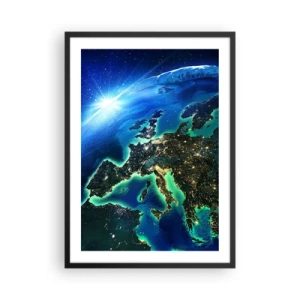 Plakát v černém rámu - Pohled na Evropu z vesmíru, osvětlenou nočními světly. - 50x70cm - Jiskřivá Evropa - Moderní nástěnná dekorace do obývacího pokoje a ložnice ARTTOR