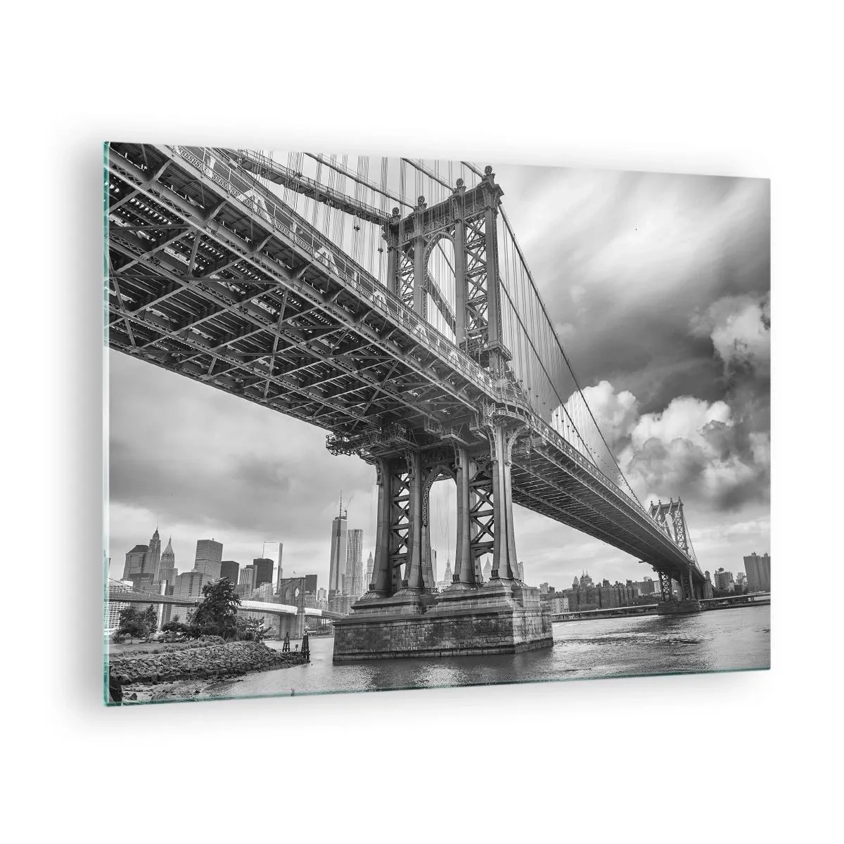 Obraz na skle - Visutý most v monochromatickém prostředí - 70x50cm - Do srdce města - Moderní nástěnná dekorace do obývacího pokoje a ložnice ARTTOR