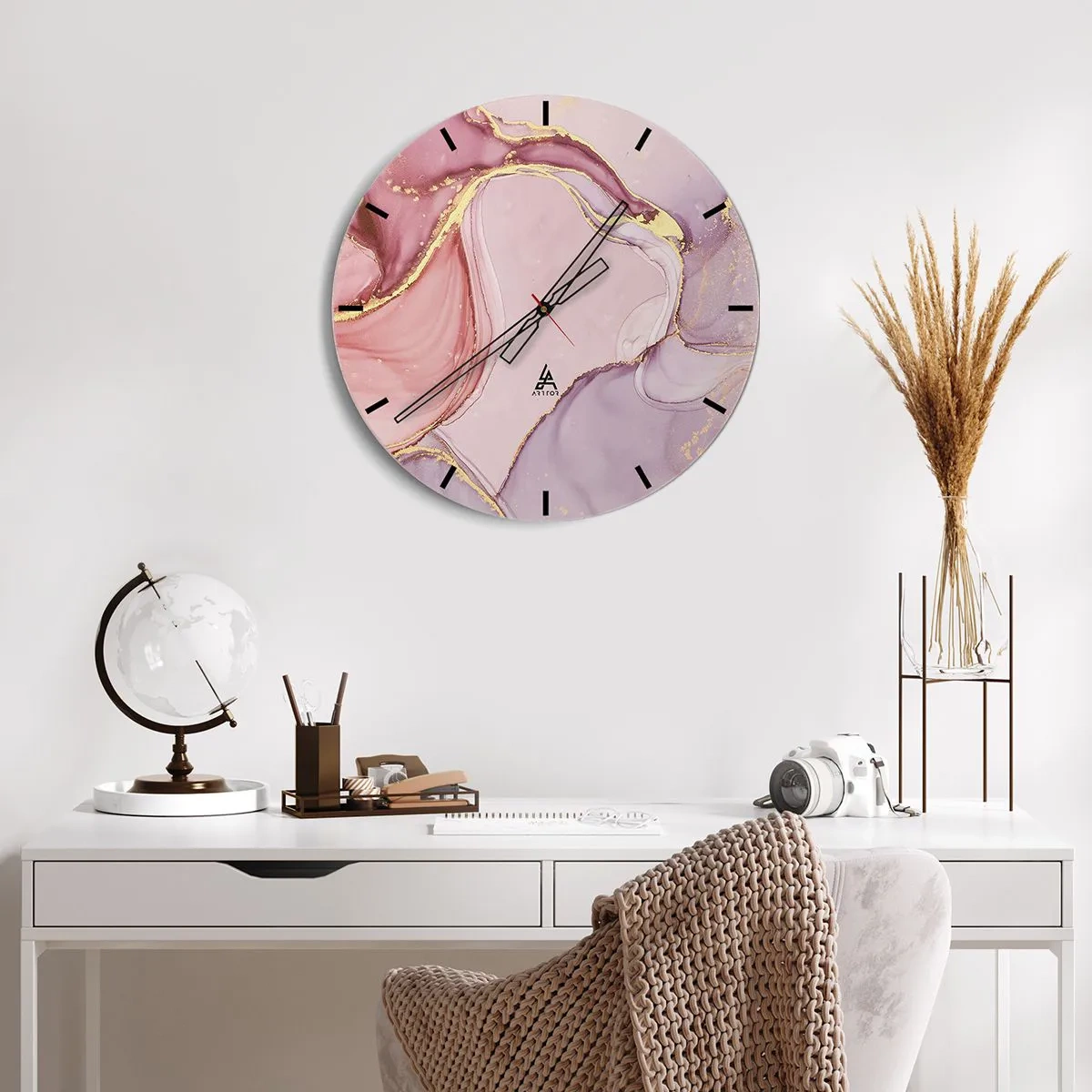 Nástěnné hodiny - Abstraktní hodiny s růžovými a zlatými akcenty - 30x30cm - Mazlení barev - Moderní nástěnná dekorace do obývacího pokoje, kuchyně a ložnice ARTTOR