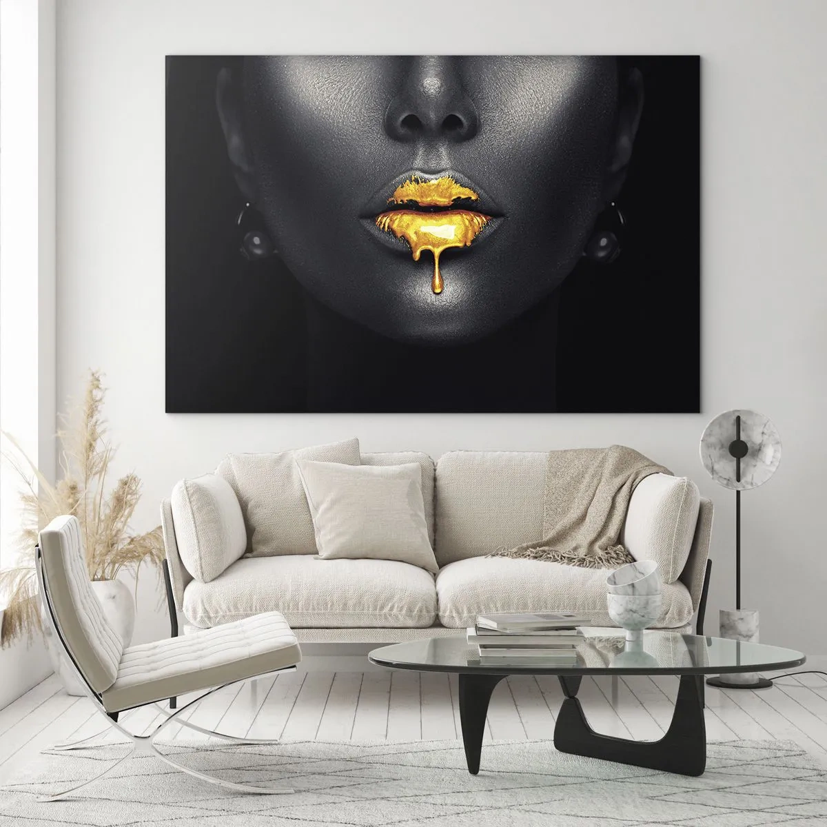 Obraz na skle - Černozlatý portrét ženy s lesklými rty - 70x50cm - Zlatoústá - Moderní nástěnná dekorace do obývacího pokoje a ložnice ARTTOR