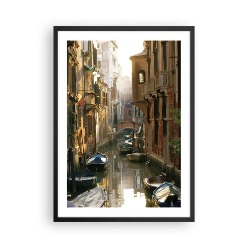 Plakát v černém rámu - Benátský kanál obklopený historickými činžovními domy - 50x70cm - V benátském zákoutí - Moderní nástěnná dekorace do obývacího pokoje a ložnice ARTTOR