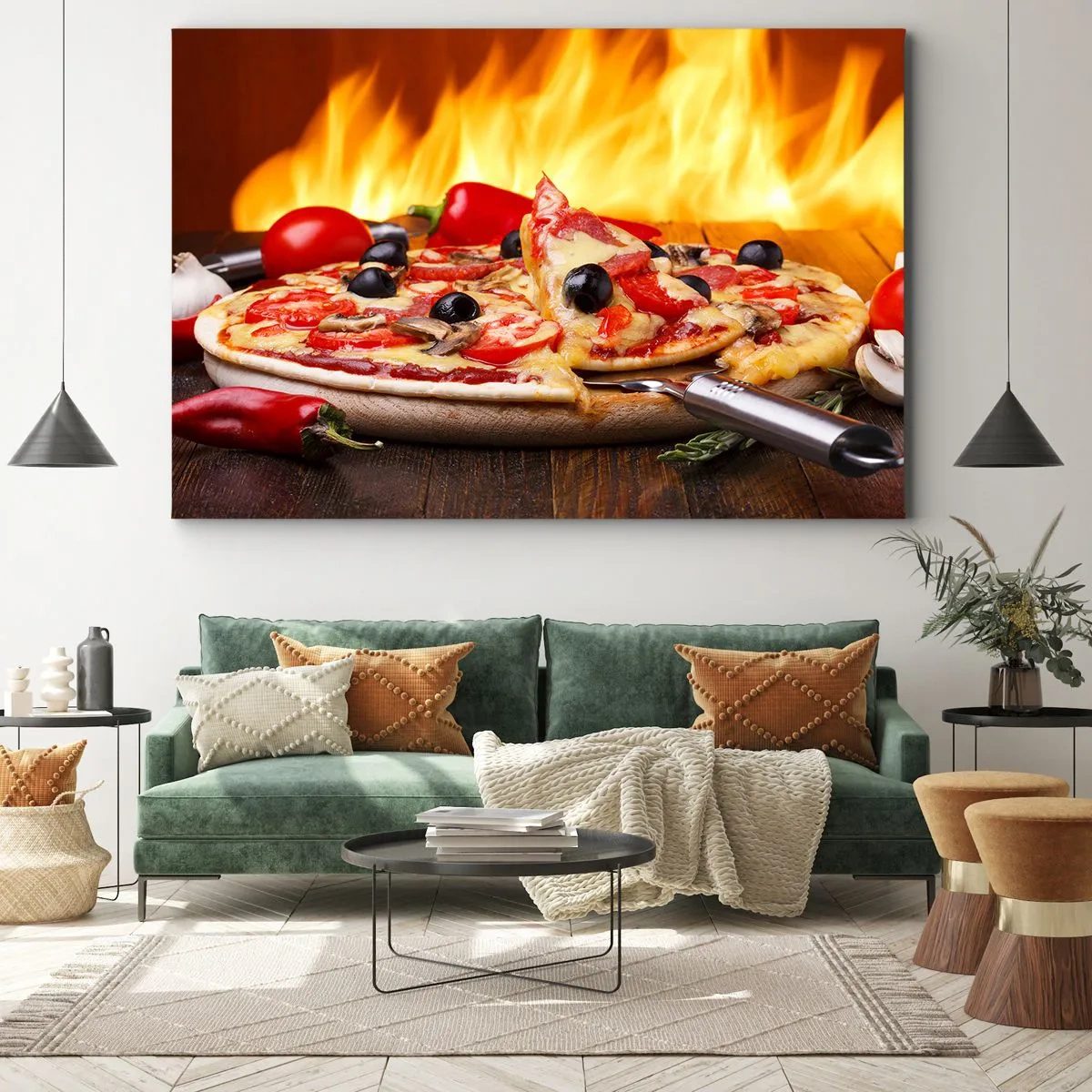 Obraz na plátně - Pizza s olivami, rajčaty a paprikami na pozadí plamenů - 70x50cm - From Italy with love - Moderní nástěnná dekorace do obývacího pokoje a ložnice ARTTOR