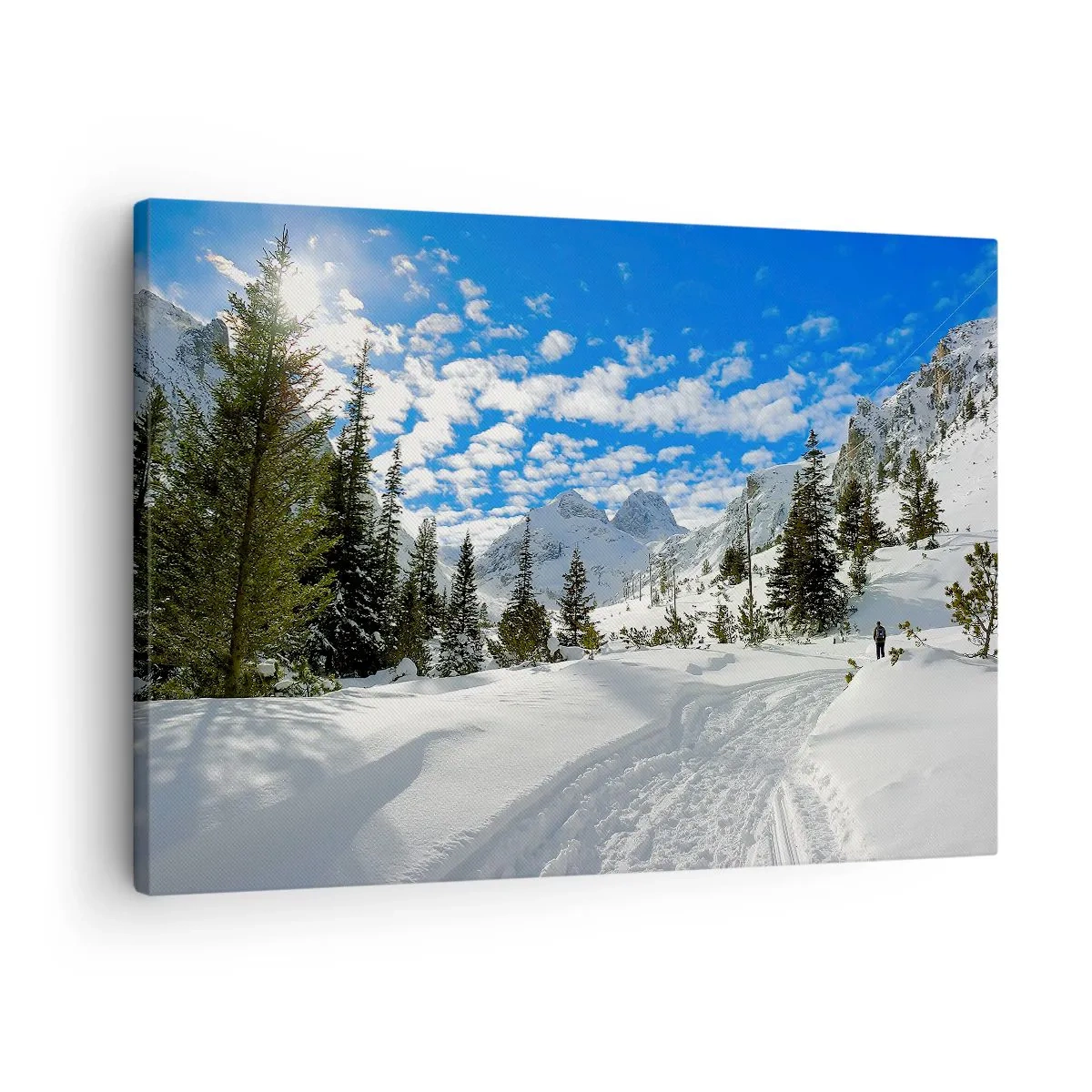 Obraz na plátně - Zimní horská krajina s lesem a cestou ve sněhu - 70x50cm - Ve sněhu a na slunci - Moderní nástěnná dekorace do obývacího pokoje a ložnice ARTTOR