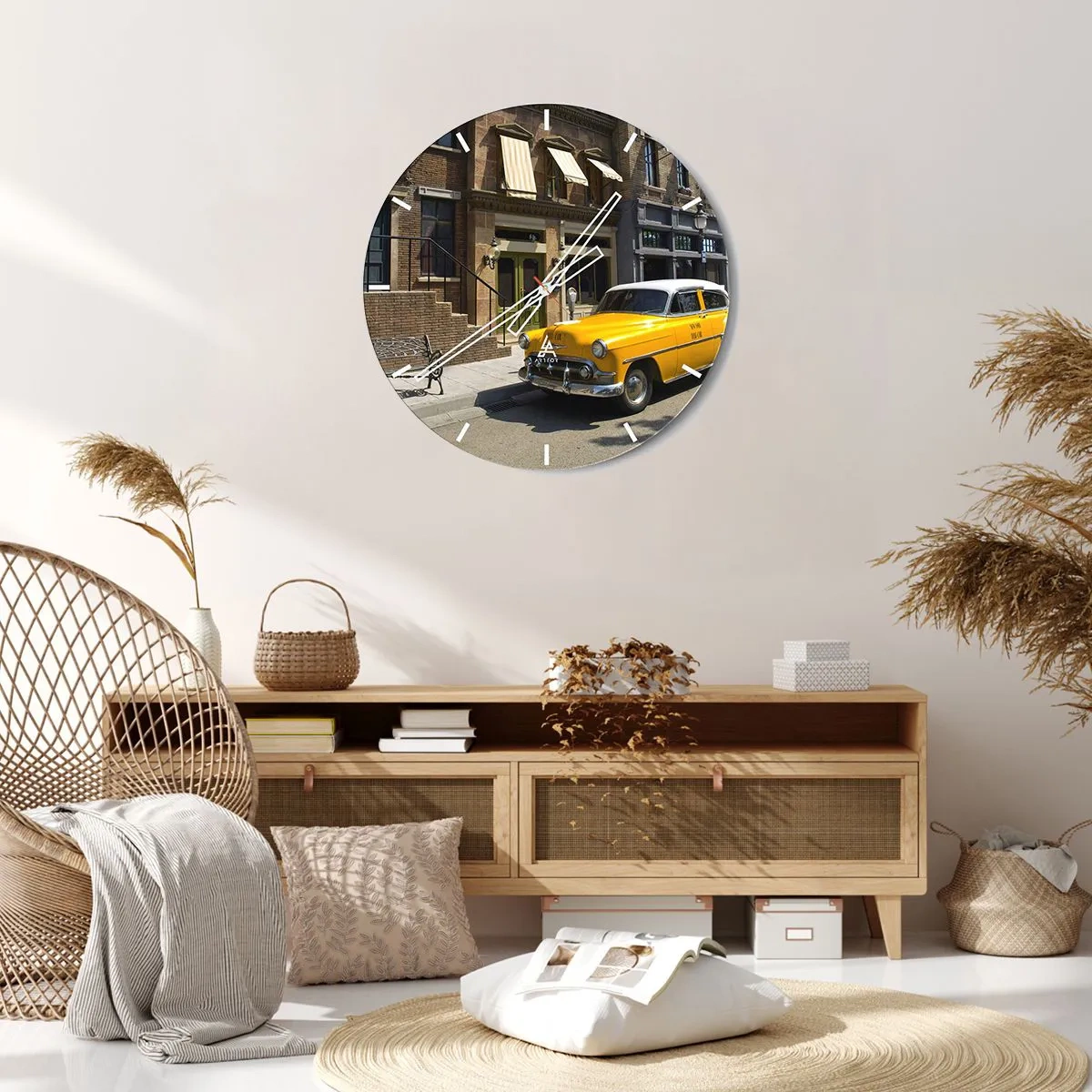 Nástěnné hodiny - Žluté taxi před stylovou budovou - 30x30cm - Kdysi dávno v Americe - Moderní nástěnná dekorace do obývacího pokoje, kuchyně a ložnice ARTTOR