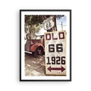Plakát v černém rámu - Veterán na ceduli Route 66 - 50x70cm - Legenda americké provincie - Moderní nástěnná dekorace do obývacího pokoje a ložnice ARTTOR