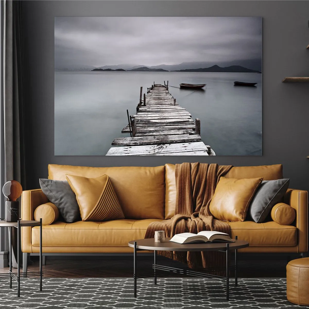 Obraz na skle - Dřevěné molo na jezeře za mlhavého dne - 70x50cm - Zítra můžeš vyrazit - Moderní nástěnná dekorace do obývacího pokoje a ložnice ARTTOR