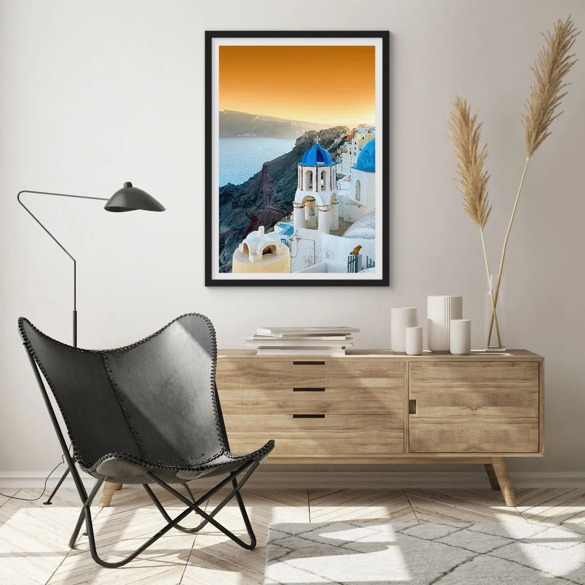Plakát v černém rámu - Santorini s bílými domy a modrými kopulemi - 50x70cm - Santorini - přitulené ke skalám - Moderní nástěnná dekorace do obývacího pokoje a ložnice ARTTOR