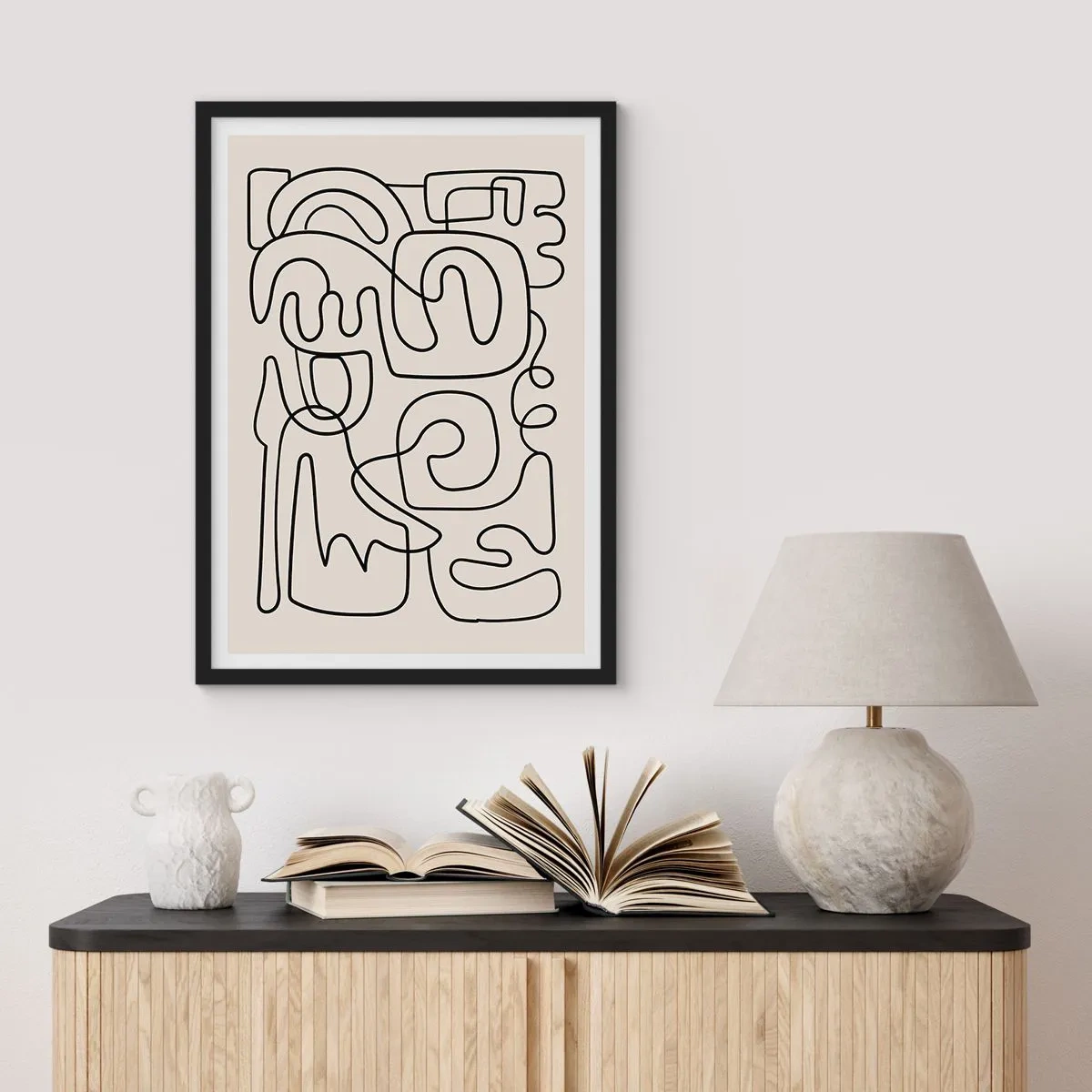 Plakát v černém rámu - Moderní abstrakce v podobě černé čáry na béžovém pozadí - 50x70cm - Podle stopy - Moderní nástěnná dekorace do obývacího pokoje a ložnice ARTTOR