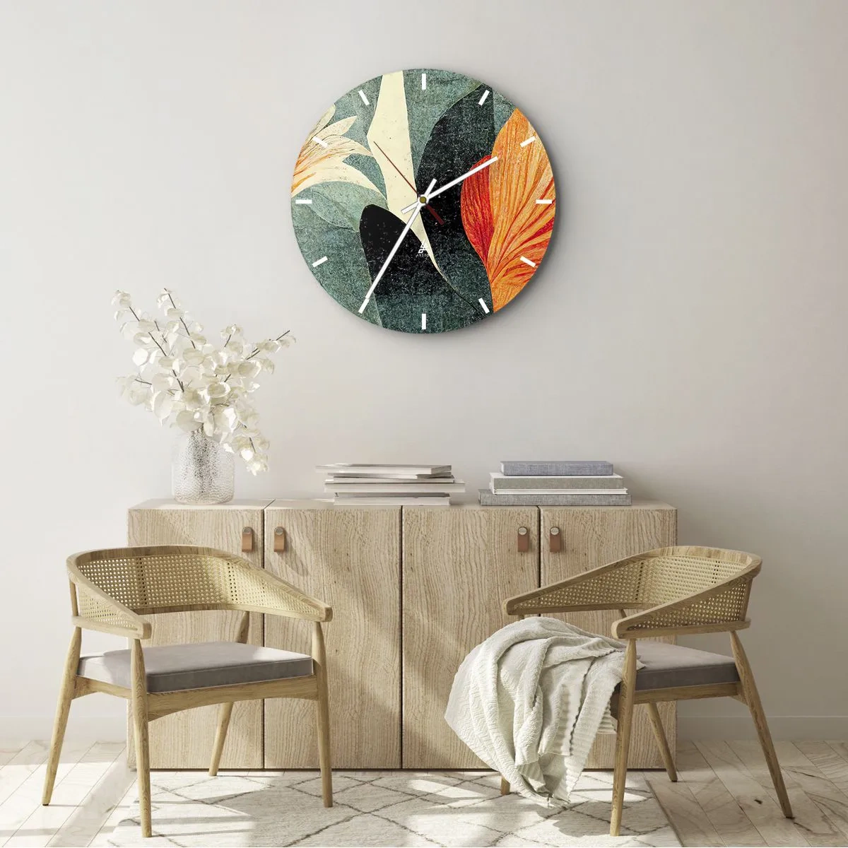 Nástěnné hodiny - Červenooranžové květy proti tmavě zeleným listům - 30x30cm - Tropické horko a chlad zeleně - Moderní nástěnná dekorace do obývacího pokoje, kuchyně a ložnice ARTTOR